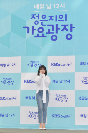 '가요광장' 정은지, 한승우와 열애설 부인 "남자친구? 언제쯤 들어볼까"