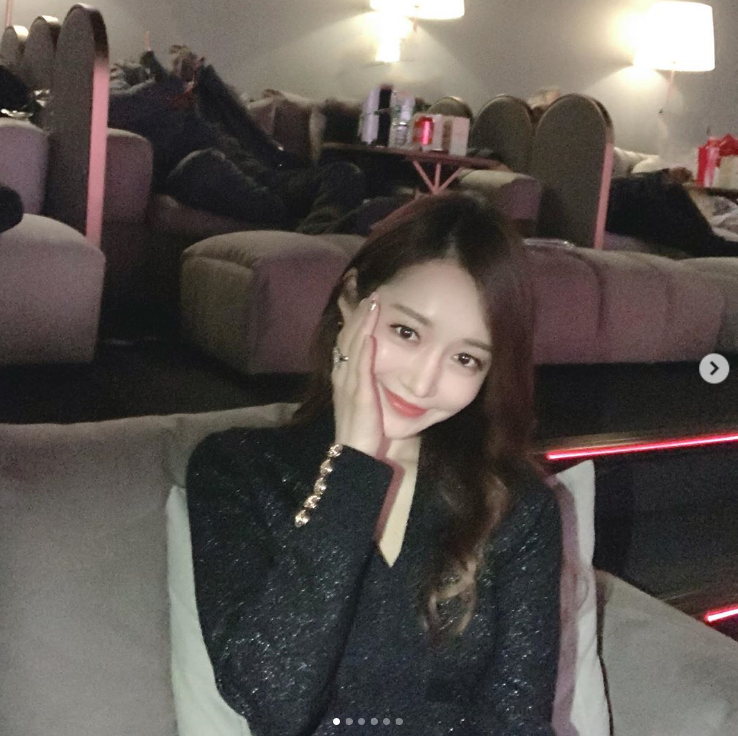 '뉴스앵커 출연' 박윤미 아나운서, 영화관에서 청순 비주얼 뽐내[★SNS] 