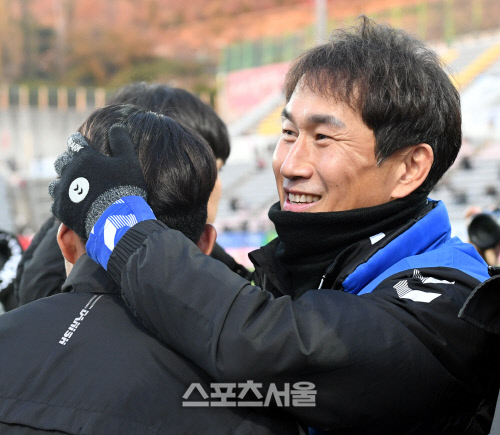 [오피셜]췌장암 투병 중인 유상철, 치료 집중 위해 인천 지휘봉 내려 놓는다