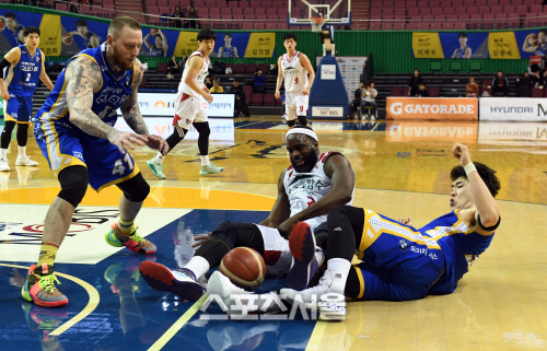 [포토]삼성-오리온, 코트 위에서 끝까지...