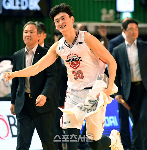 [포토] 현대모비스 김국찬, 감독님...보셨죠?