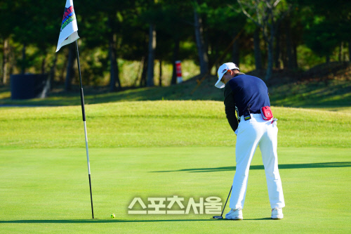 [레전드빅매치]홀컵에 빨려들어가는 여홍철의 퍼팅