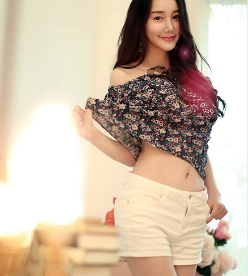 '서킷의 청순녀' 이가은, 배꼽이 드러난 핫팬츠로 남심저격!