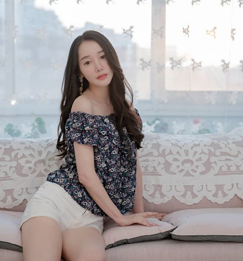 초미니 핫팬츠를 입은 '서킷의 청순녀' 이가은, 청초함에 섹시함까지...[포토]