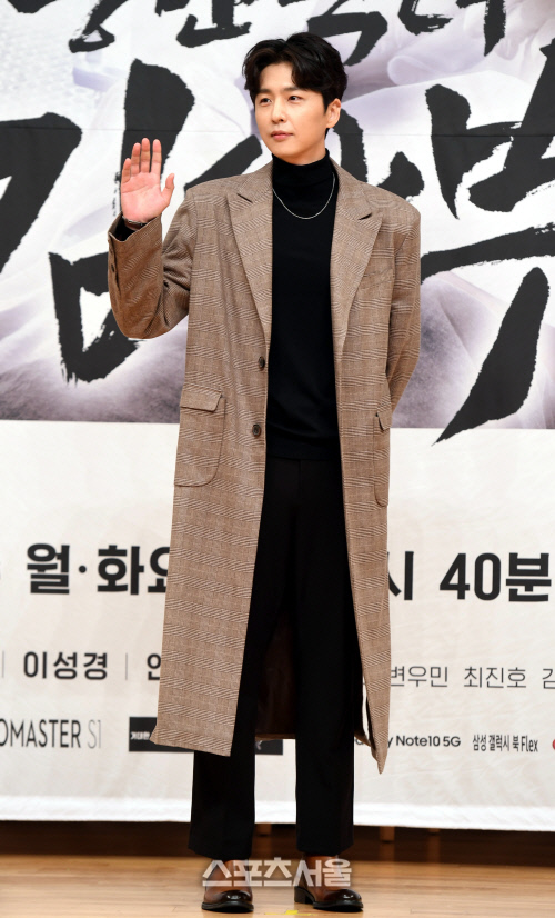 [포토] 신동욱 \'제 별명이 뼈쌤입니다\'