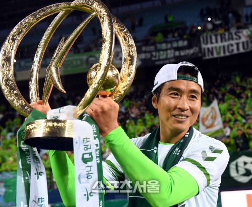 42세 이동국, 전북에서 1년 더 뛴다…전설은 현재진행형