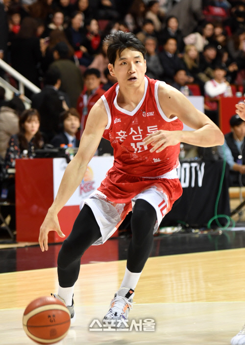 레이업슛하는 문성곤[포토]