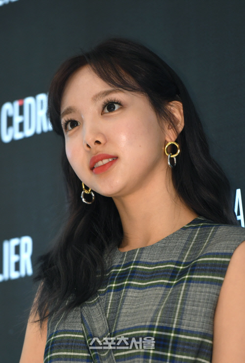 JYP 측 "트와이스 나연 스토커, 형사 고발+접근금지 신청"[전문]