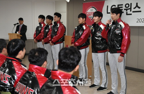 [포토]LG 이준형, 군 전역 선수 대표로...