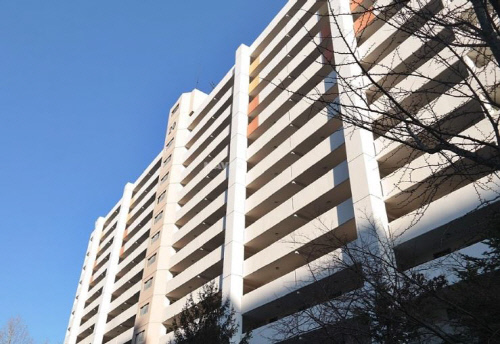 성산시영 아파트 1차 안전진단 D등급 받으며 재건축 기대감 상승 