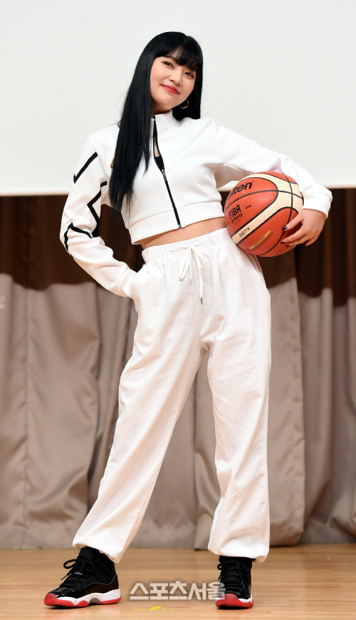 [포토] 조이, 농구단 가입 유혹하는 미모의 매니저