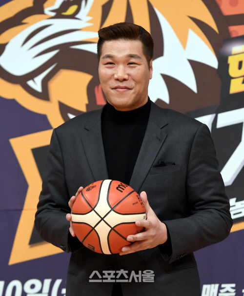 [포토] 국보급 센터 서장훈, '감독'으로 돌아오다