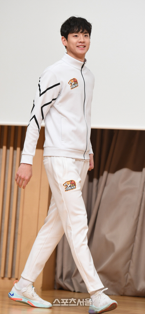 [포토] 문수인, 우월한 기럭지