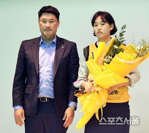 [포토] 인성여고 이혜수, KB스타즈에 지명!