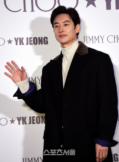 [포토] 이제훈, 미소 한모금