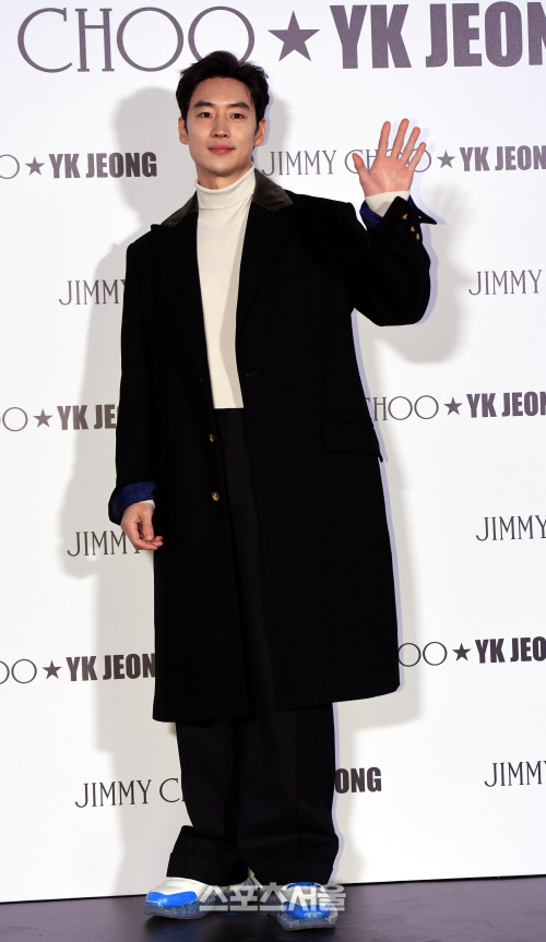 [포토] 이제훈, 달달한 손인사