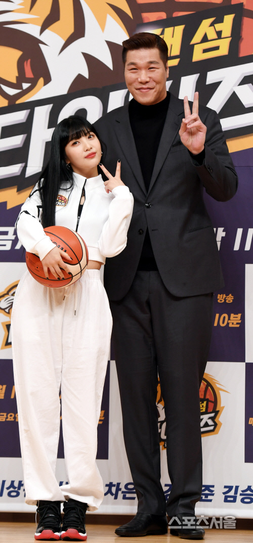 [포토] 레드벨벳 조이-서장훈, 귀여운 브이 포즈