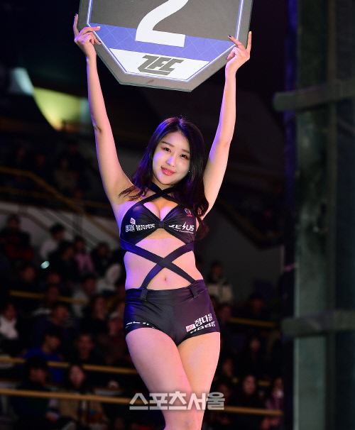 완벽한 S라인의 민송이, ZFC를 대표하는 케이지걸이 될래요[포토]