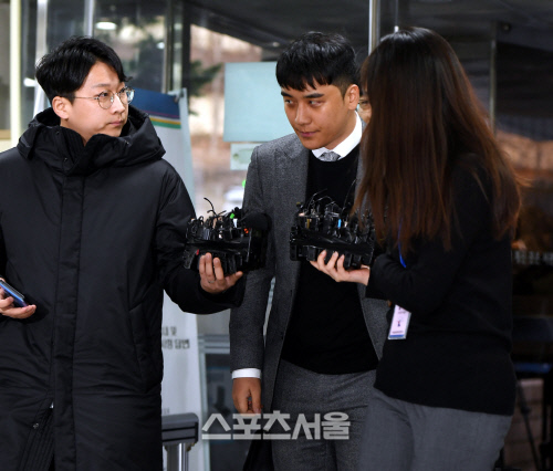 [포토] '버닝썬' 승리, 구속 여부 갈림길...영장실질심사 출석