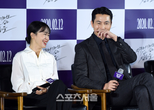 [포토]웃음 터진 전도연과 정우성