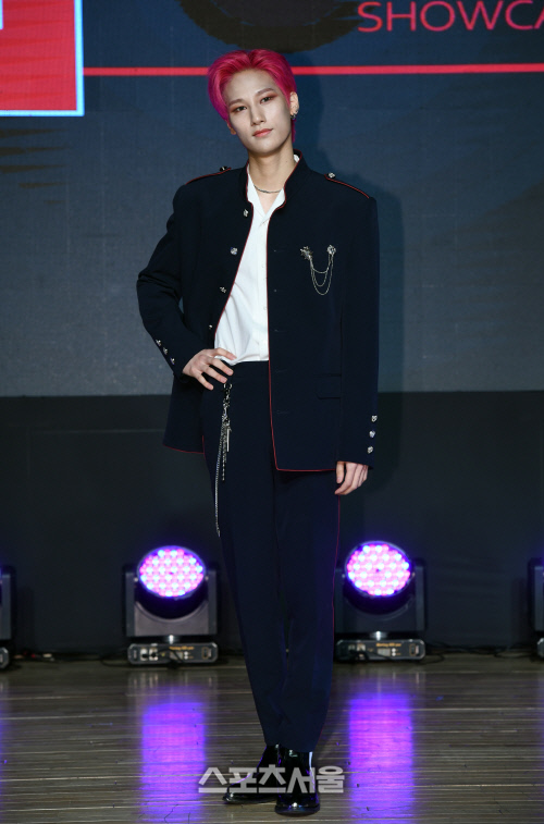 [포토]이엔오아이 쇼케이스, 메인 래퍼 도진입니다!