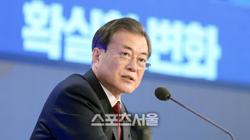 文 "기업은행장 인사권, 정부에 있다"…노조 "낙하산 근절 약속은?"