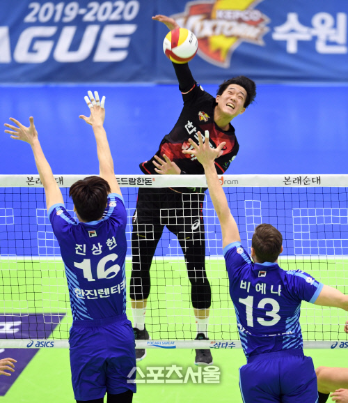 [포토]한국전력 구본승의 속공