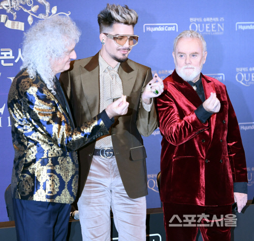 [포토] 퀸(QUEEN) 내한 기자회견, 손가락 하트로 인사~!