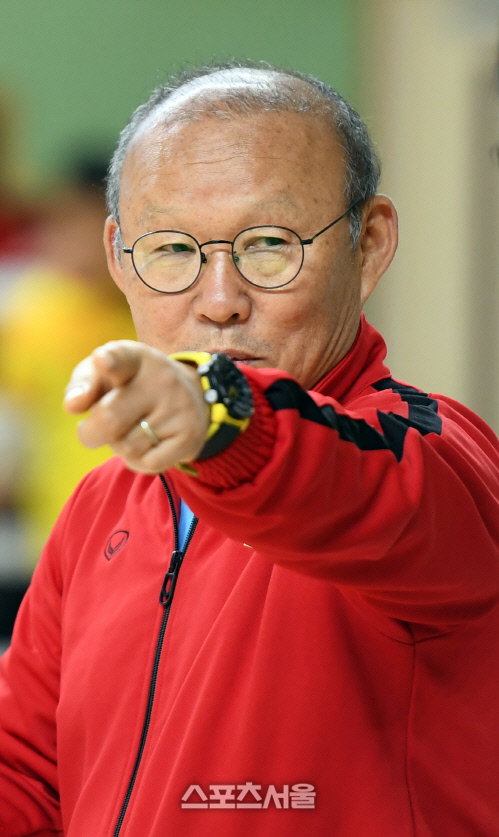 [포토]박항서 감독, 카리스마 넘치게!