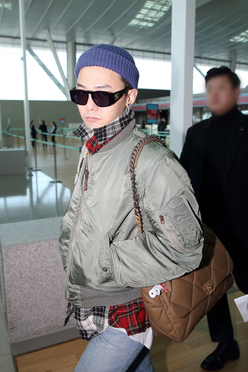 [★포토]지드래곤, 패션쇼 참석 차 파리로 출국…독보적 아우라는 여전