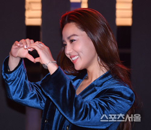[포토] 김희정, 하트로 인사~