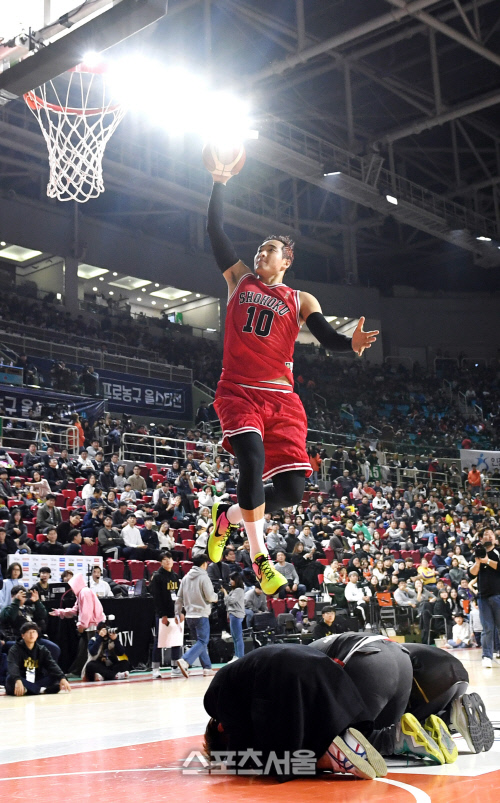 [포토]올스타전 덩크 콘테스트 우승 차지한 KT 김현민