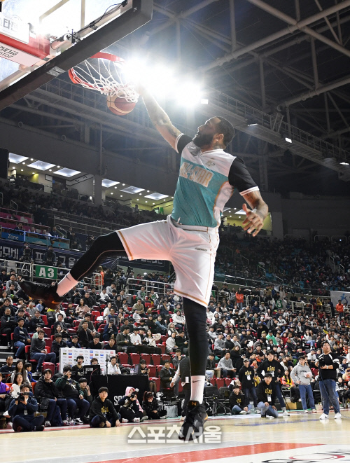 [포토]프로농구 올스타전, 덩크 콘테스트 우승 차지한 길렌워터