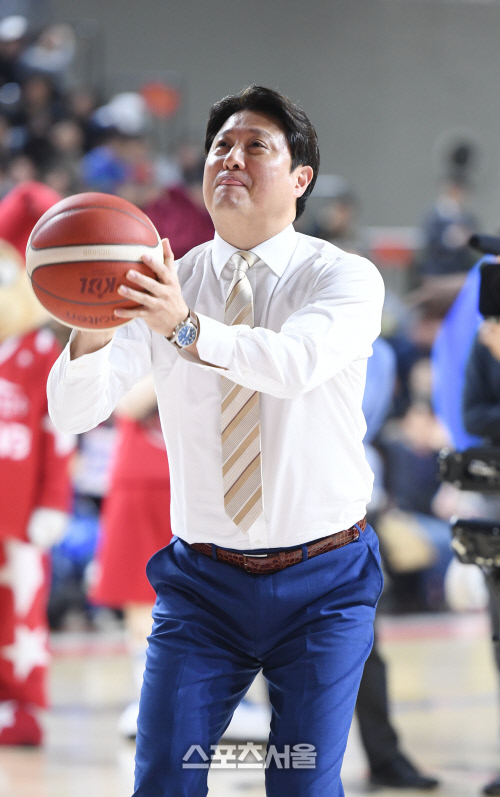 [포토]SK 문경은 감독, 자유투 쯤이야!