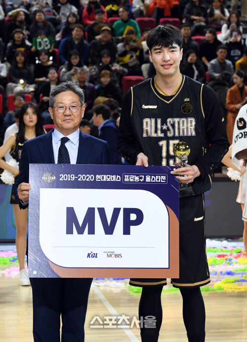 [포토]김종규, 프로농구 올스타전 MVP