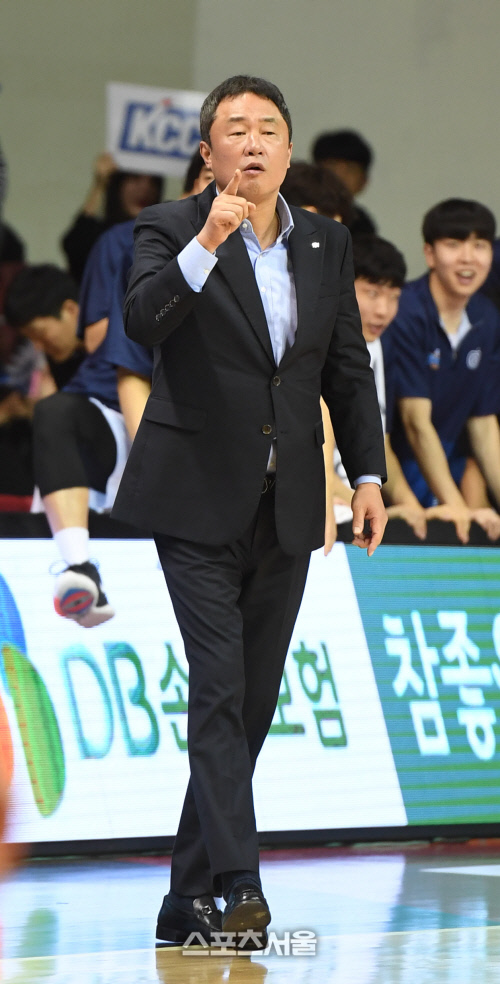 [포토] 작전지시하는 전창진 감독