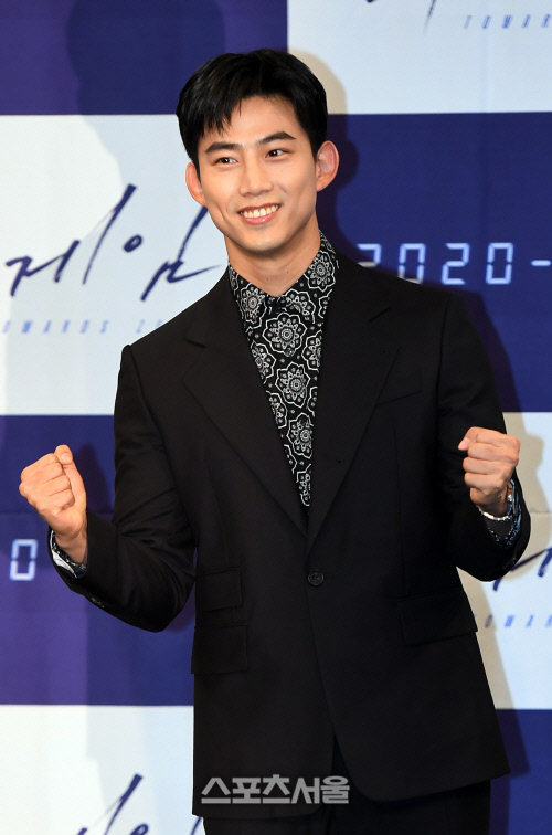 [포토]옥택연, 군 전역 후 첫 작품 '더 게임' 대박나야 해요!