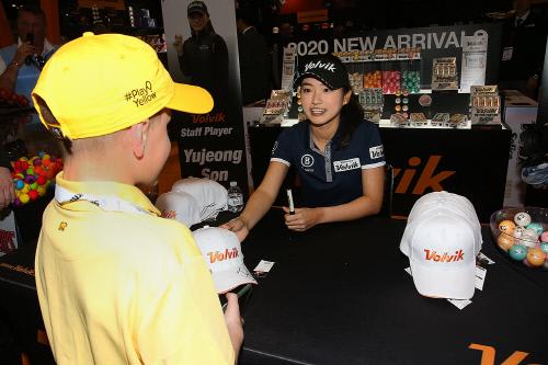 [포토] LPGA 루키 손유정 \'주니어 장타에게 꿈을\'