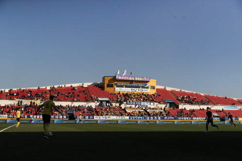 '원 팀이라더니…' 선수영입 엇박자+사무국장 해임, 전남에 무슨 일이?