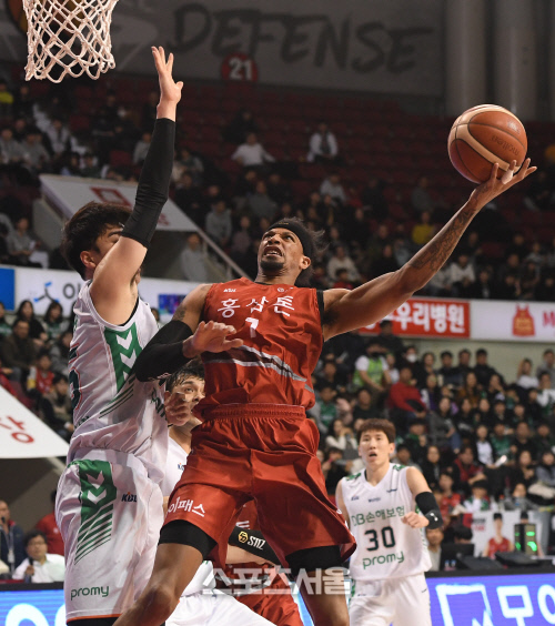 [포토] KGC 맥컬러, 긴 팔로 휘저으며~