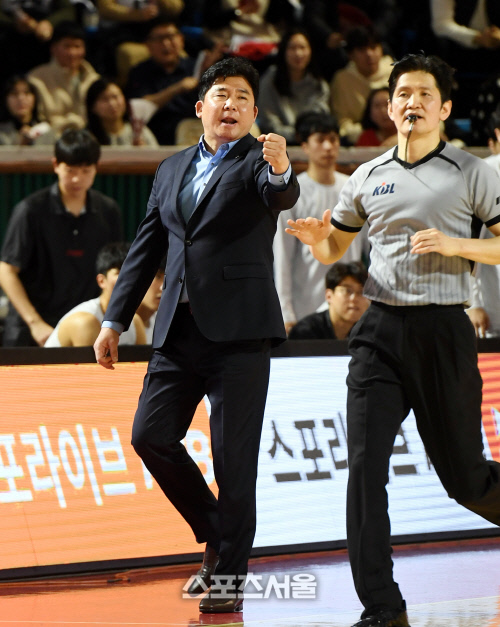 [포토] 작전지시하는 김승기 감독