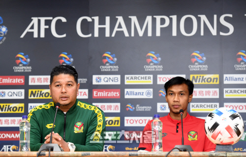 [포토]FC서울과의 결전 앞둔 케다FA의 감독과 주장