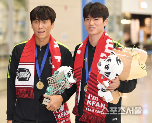 [포토]  원두재-이상민, AFC U-23 챔피언십 우승의 기쁨을 안고!