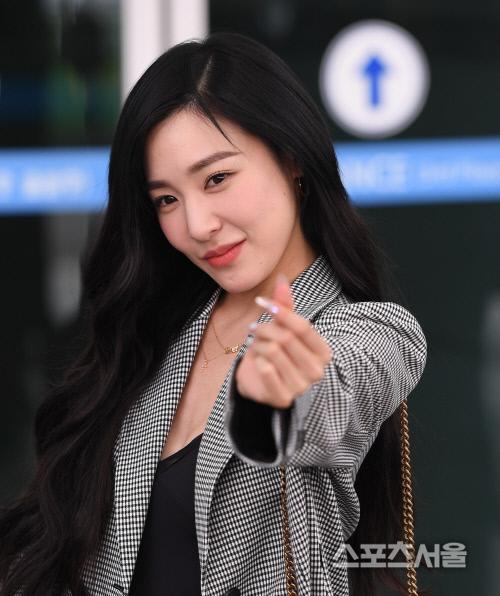 [포토] 티파니 영, 하트 인사~