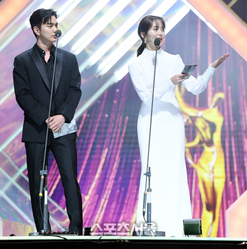 [포토] 유승호-김소현, MC 트리오를 응원합니다~