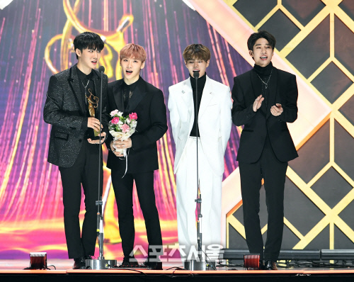 [포토]AB6IX, 서울가요대상 신인상 수상