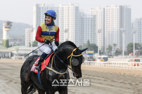 단신1 문세영기수 (2)