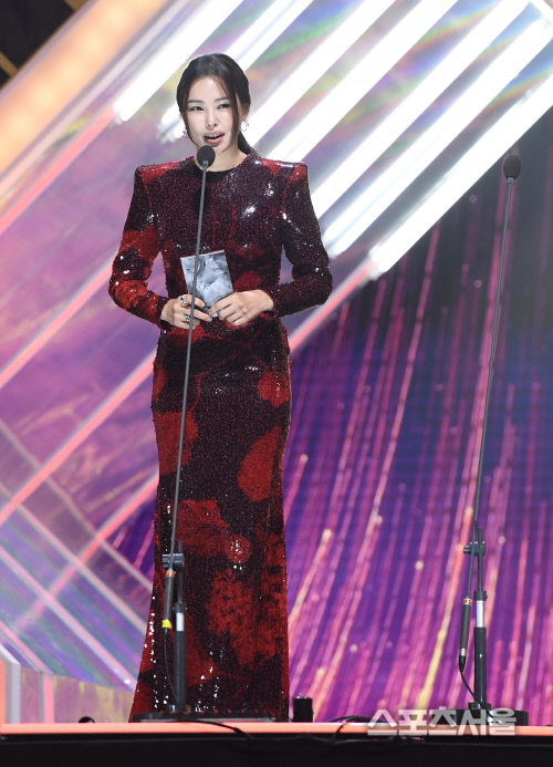 [포토] 이하늬, 서울가요대상 본상을 발표합니다~