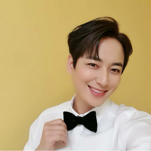 뮤지컬 배우 이지훈 '쓰레기 줍기 챌린지' 참여