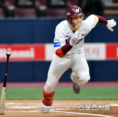 첫타석 박정음 \'내야땅볼 치고 전력질주\'[포토]